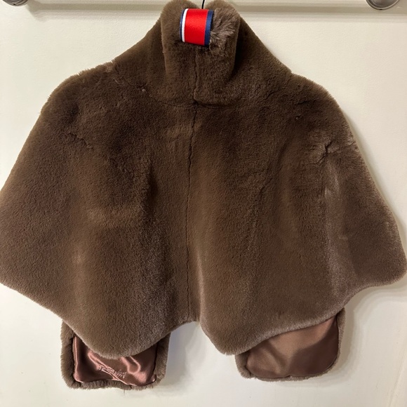 Prettyrugged women’s brown faux fur capelet (one size) - reversible! NWOT - Picture 6 of 9